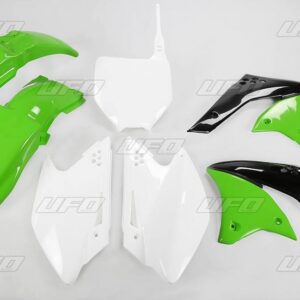 UFO KOMPLET PLASTIKÓW KAWASAKI KXF 250 '06 KOLOR OEM (ZIELONY/BIAŁY) (KA204E999)