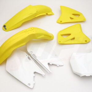 UFO KOMPLET PLASTIKÓW SUZUKI RM 125 '01-'22, RM 250 '01-'22 KOLOR OEM (BIAŁY/ŻÓŁTY) (SU402E999)