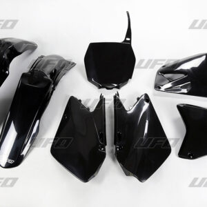 UFO KOMPLET PLASTIKÓW SUZUKI RM 125 / 250 '01-'22 KOLOR CZARNY (SU402E001)