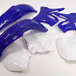 UFO KOMPLET PLASTIKÓW YAMAHA YZ 125 / 250 '02-'05 KOLOR OEM (BIAŁY/NIEBIESKI) (YA301E999)