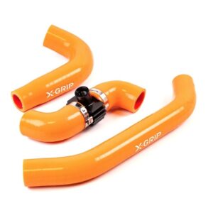 X-GRIP SILIKONOWE WĘŻE/PRZEWODY CHŁODNICY KTM 250-300,EXC TBI,XC-W TBI '24-, SX,XC '23-, HUSQVARNA 250-300,TE '24-, TC,TX,23-, GASGAS 250-300,EC,MC,EX '24- KOLOR POMARAŃCZOWY