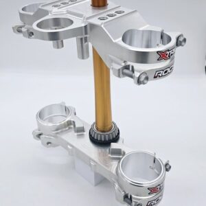 XTRIG PÓŁKI ZAWIESZENIA PRZEDNIEGO ROCS TECH TRIPLE CLAMPS YAMAHA TENERE 700 '21-'26 (OFFSET 30MM) (DLA ZESTAWU KYB 48MM) KOLOR SREBRNY